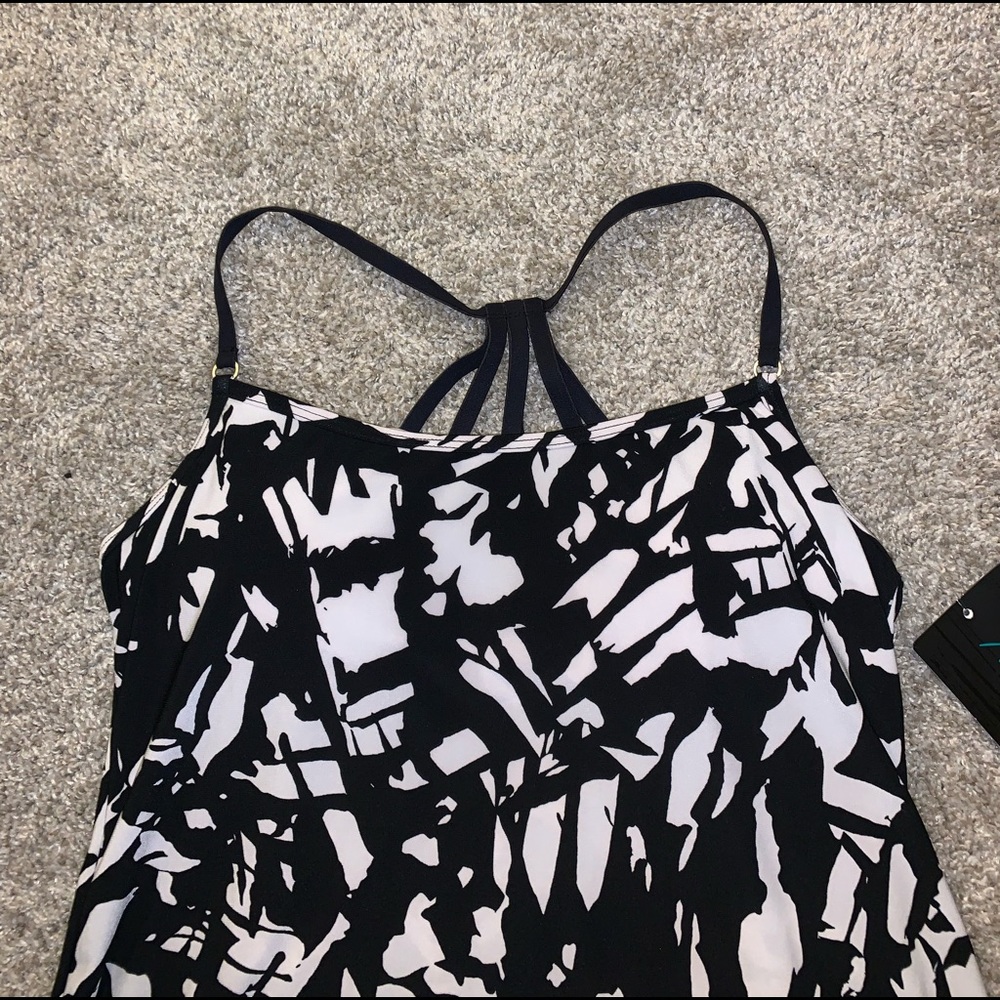 BRAND NWT Aqua Green Black & White Swim top sz M - Picture 5 of 15